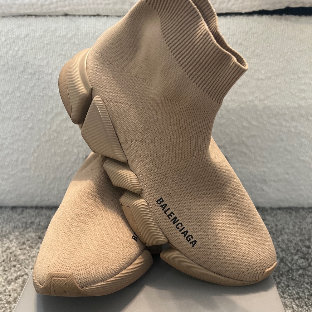 Balenciaga Speed 2.0 knit sole beige